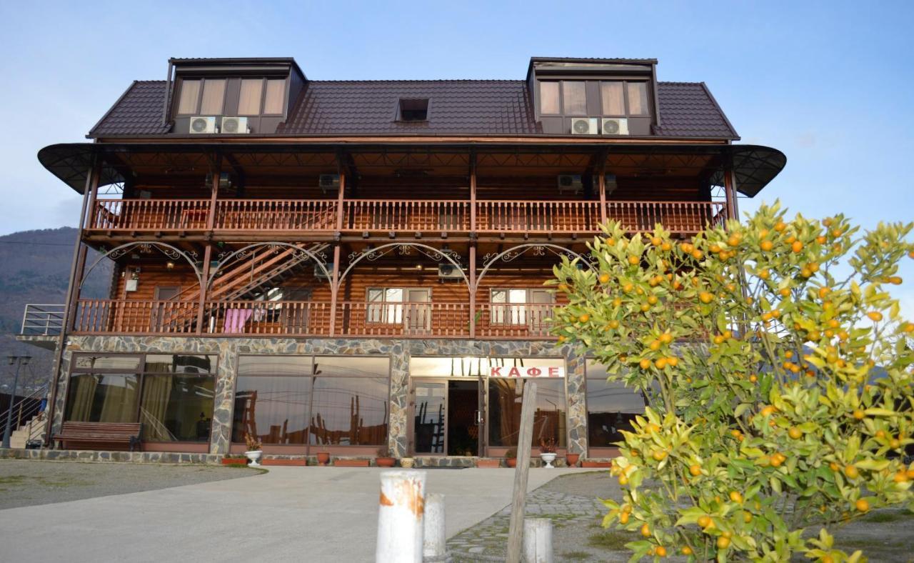 Абхазская Усадьба Hotel Gagra Exterior photo