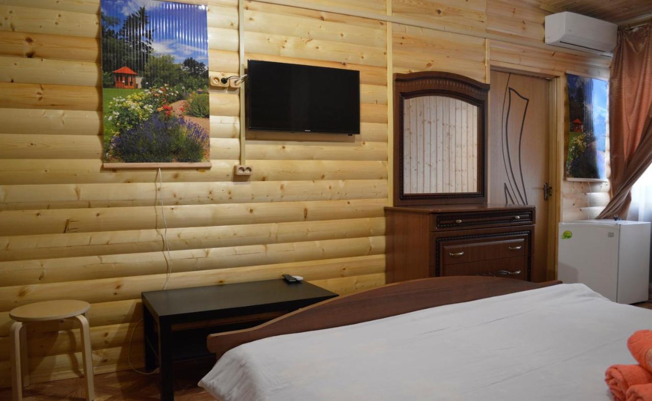 Абхазская Усадьба Hotel Gagra Exterior photo