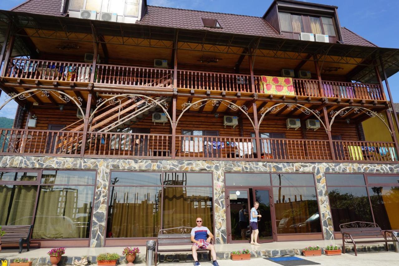 Абхазская Усадьба Hotel Gagra Exterior photo