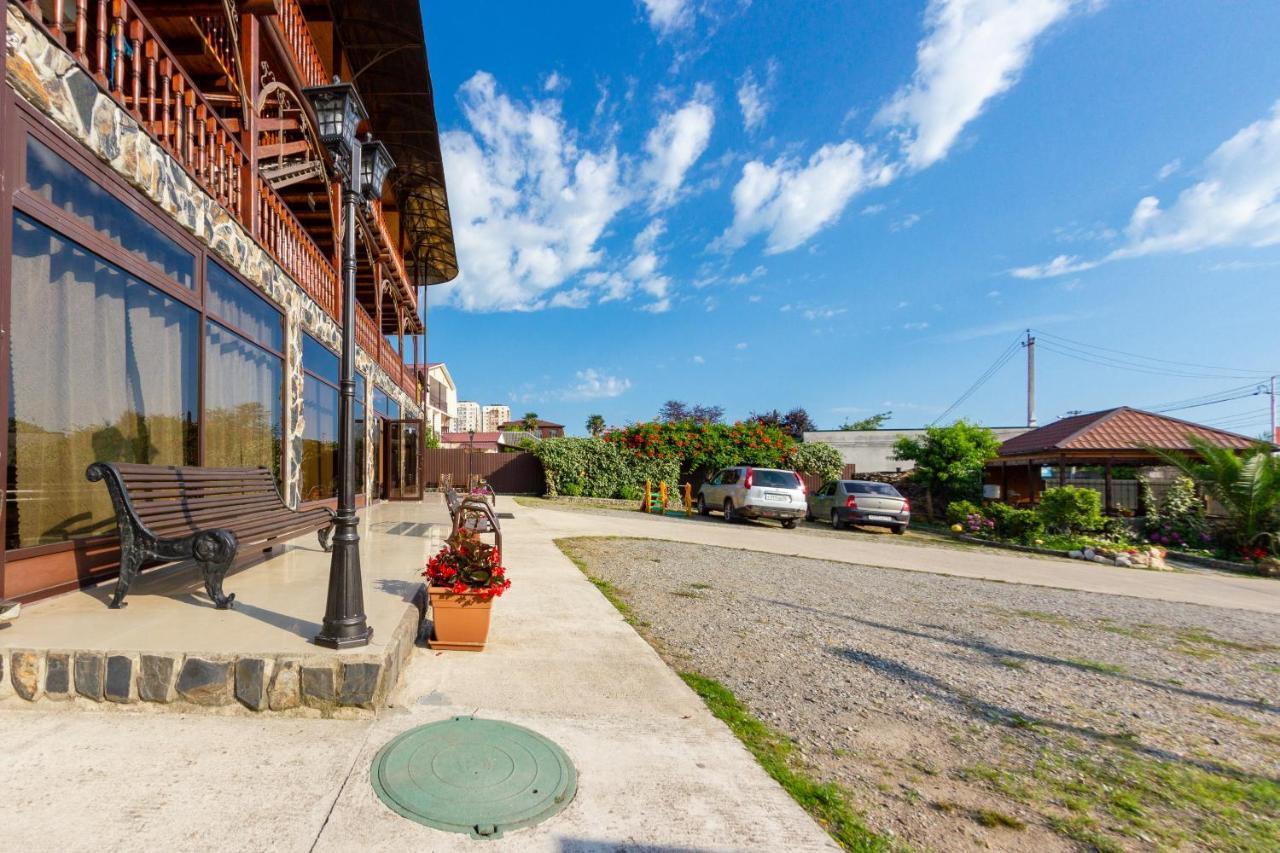 Абхазская Усадьба Hotel Gagra Exterior photo